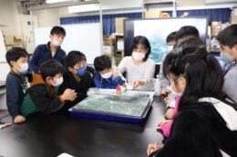 「どろどろ噴火シュミレーション」EARTHワークショップの様子