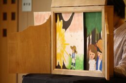 最上川にまつわる紙芝居の上演